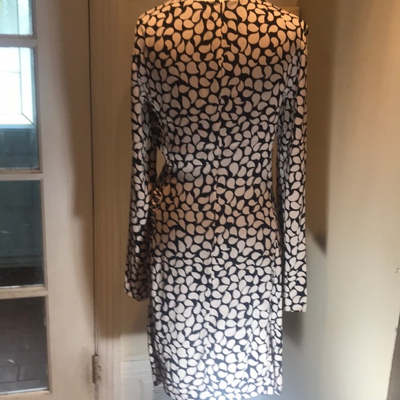 “DIANE von FURSTENBERG” VINTAGE Black and White Dress. - Picture 6 of 13